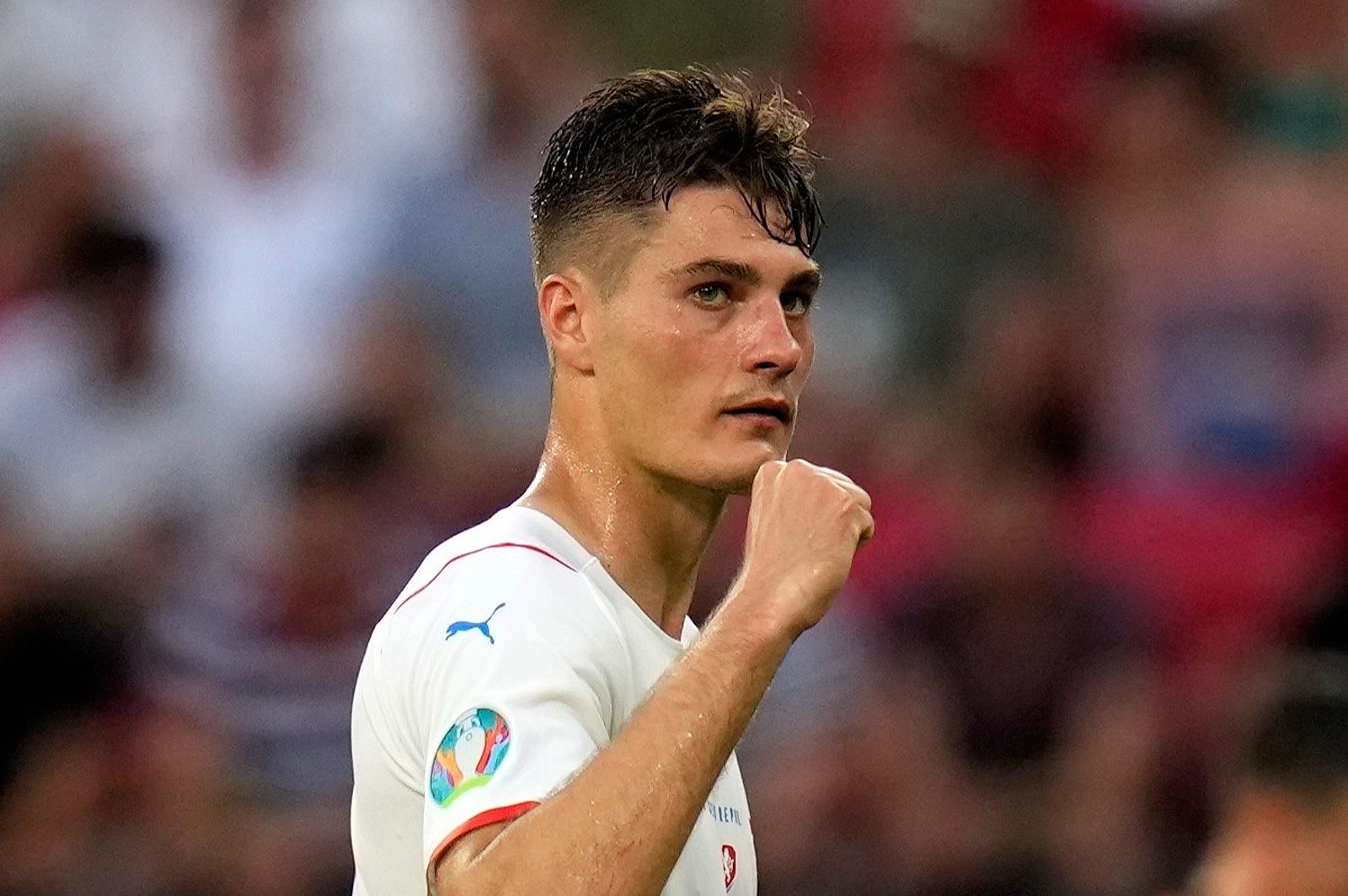 Bàn thắng từ giữa sân của Patrik Schick tại EURO 2020