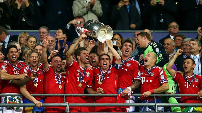 Bayern Munich nâng cao chức cúp vô địch năm 2013