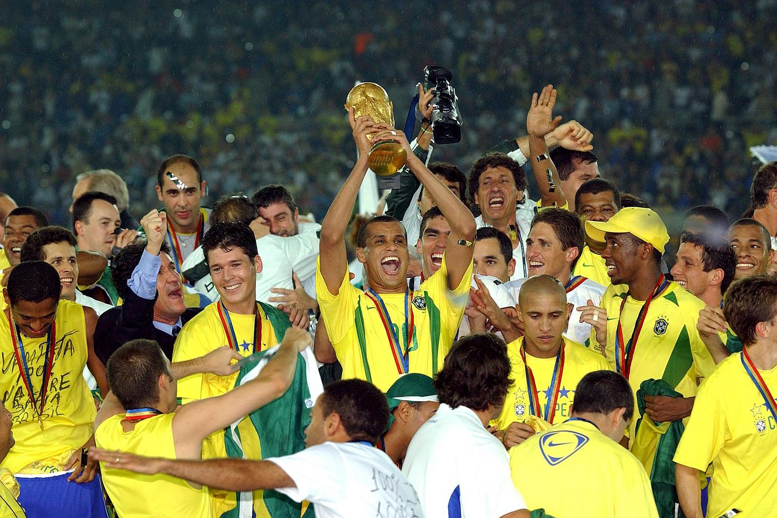 Brazil lên ngôi lần thứ 5 năm 2002