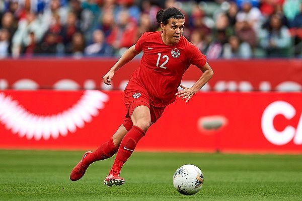 Christine Sinclair là chân sút có hiệu suất ghi bàn đáng nể nhất trong làng bóng đá