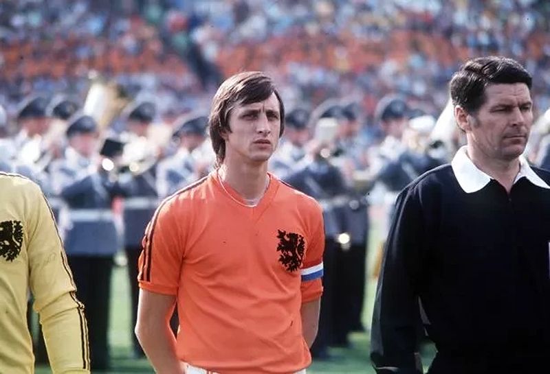 Johan Cruyff là đại diện của lối chơi tổng lực đầy mê hoặc